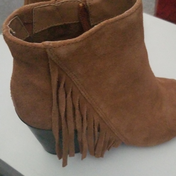 Boots - Picture 3 of 5